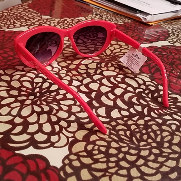 NWT Betsey Johnson sunglasses - Picture 4 of 5
